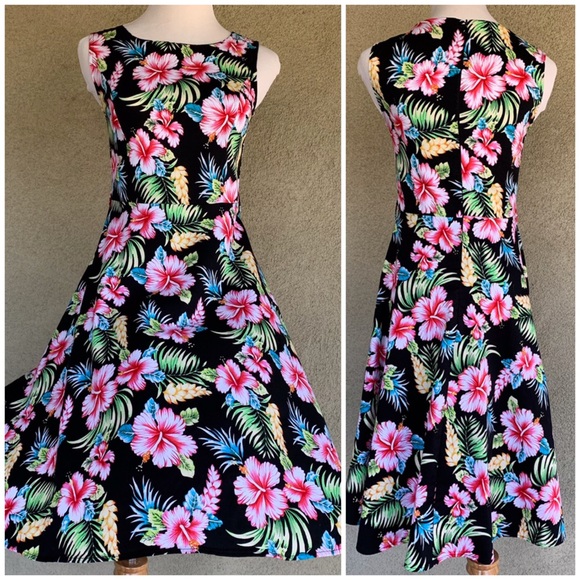 🌺 Hawaiian Floral Fit and Flair Dress Black 🌺 - Picture 2 of 11